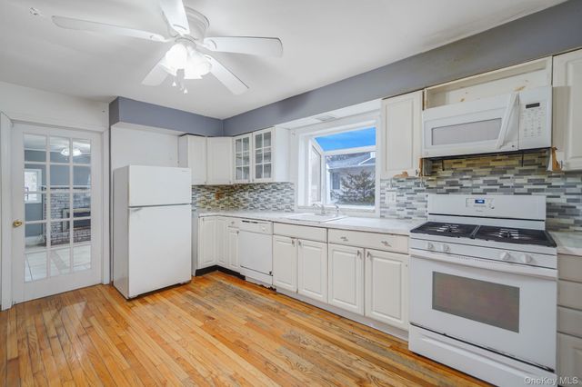 60 Iroquois Drive, Brightwaters, NY 11718