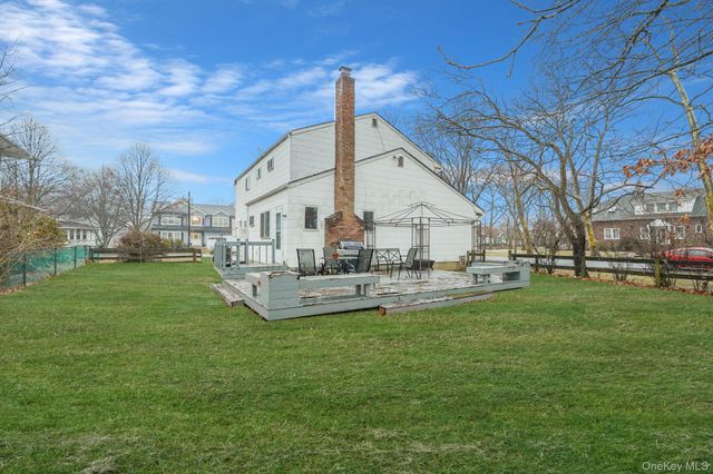 60 Iroquois Drive, Brightwaters, NY 11718