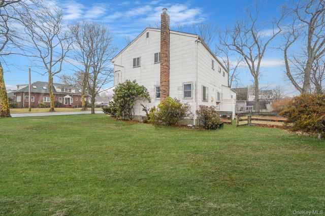 60 Iroquois Drive, Brightwaters, NY 11718