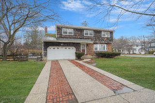 60 Iroquois Drive, Brightwaters, NY 11718