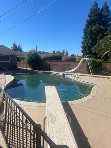 1708 W Simpson, Fresno, CA 93705