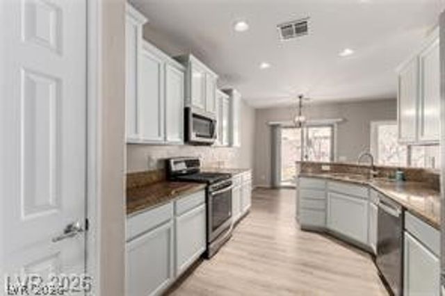 6092 Fox Creek Avenue, Las Vegas, NV 89122