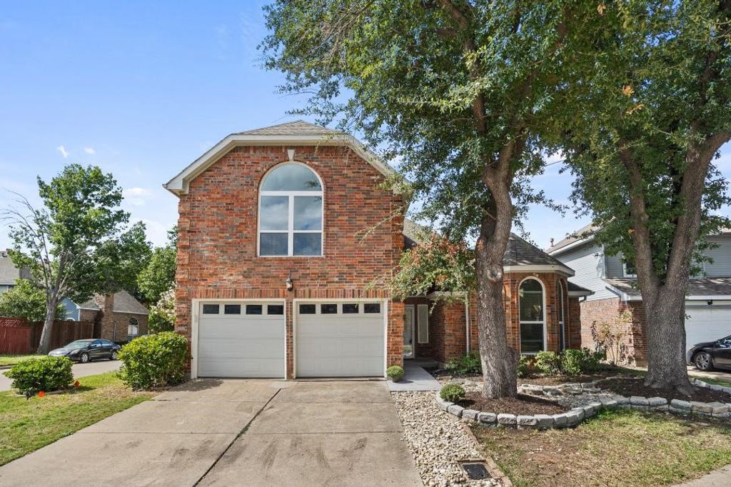 800 Fallen Leaf Court, Irving, TX 75063 — exterior