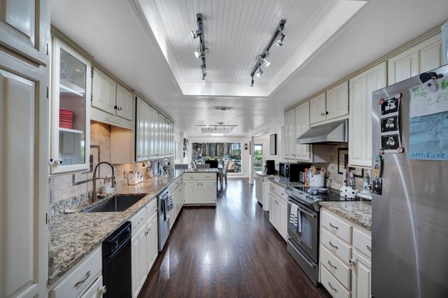 505 Highwoods Trail, Fort Worth, TX 76112