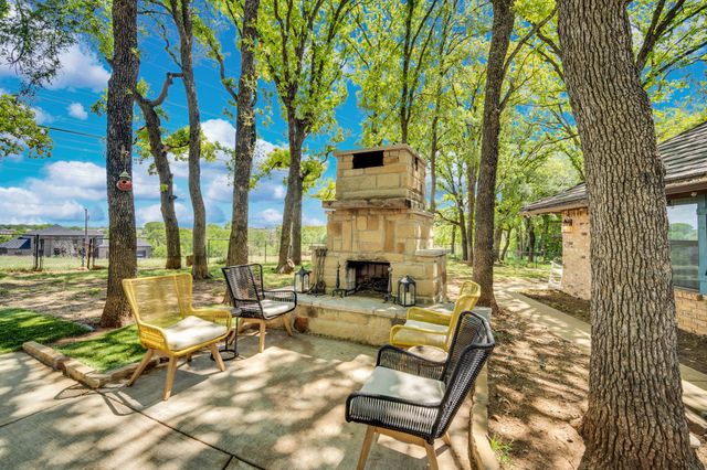 505 Highwoods Trail, Fort Worth, TX 76112