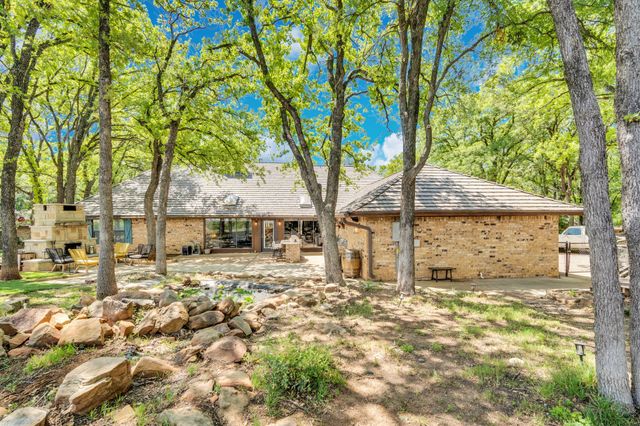 505 Highwoods Trail, Fort Worth, TX 76112