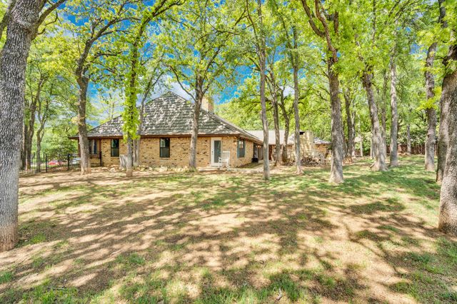 505 Highwoods Trail, Fort Worth, TX 76112