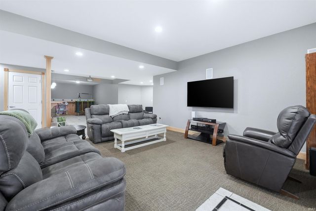 4516 Hollopeter Road, Leo, IN 46765