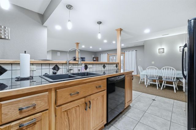 4516 Hollopeter Road, Leo, IN 46765