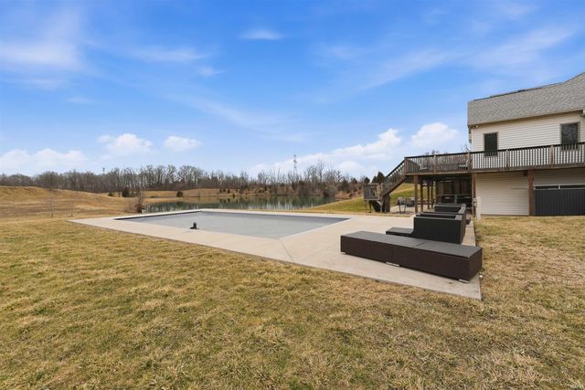4516 Hollopeter Road, Leo, IN 46765