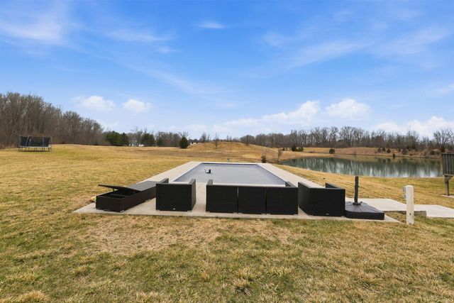 4516 Hollopeter Road, Leo, IN 46765