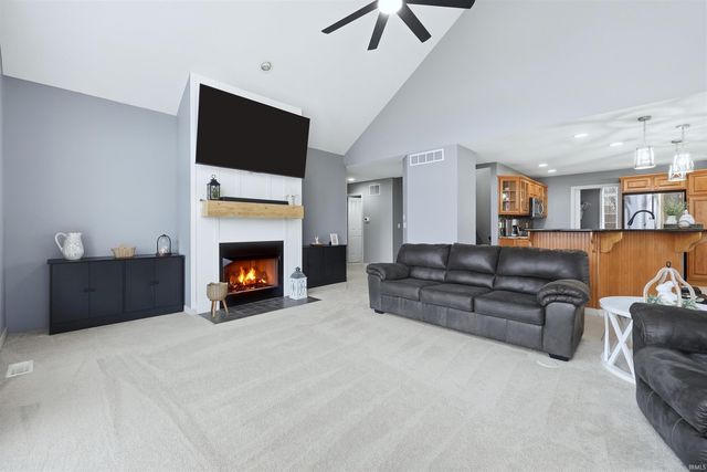 4516 Hollopeter Road, Leo, IN 46765