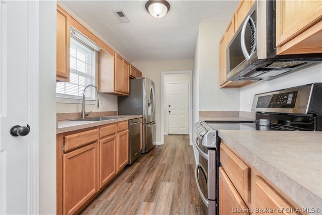 2801 Boulder Court, Jeffersonville, IN 47130