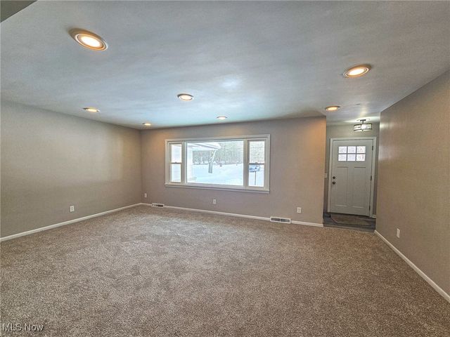 2319 Henn Hyde Road NE, Warren, OH 44484