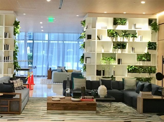 55 SW 9th St 2901, Miami, FL 33130