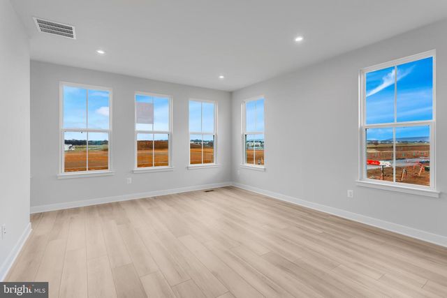 1721 DESTRIER ST, Ranson, WV 25438