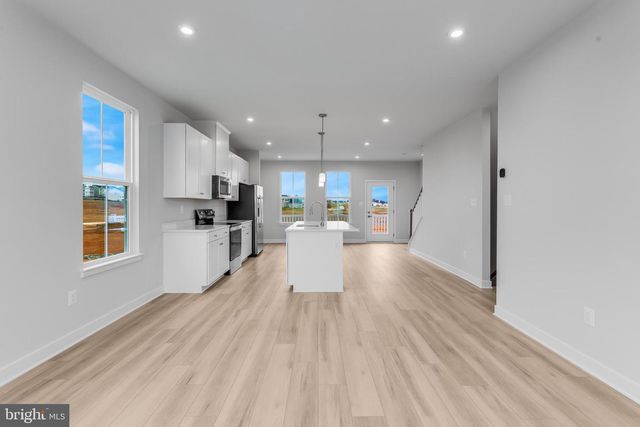 1721 DESTRIER ST, Ranson, WV 25438