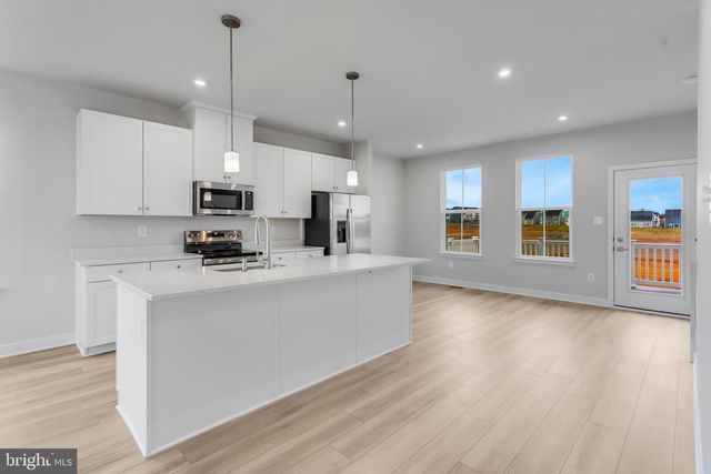 1721 DESTRIER ST, Ranson, WV 25438