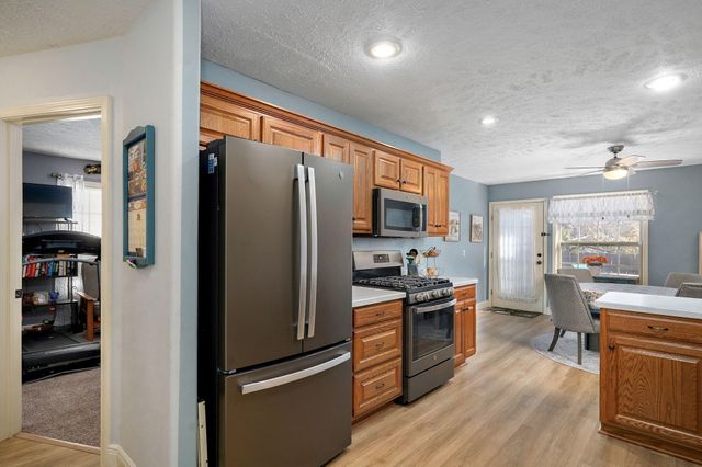 4236 S Shady Lake Avenue, Springfield, MO 65810