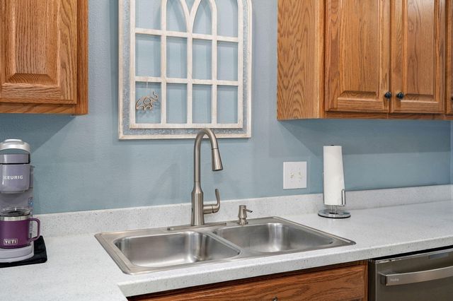 4236 S Shady Lake Avenue, Springfield, MO 65810