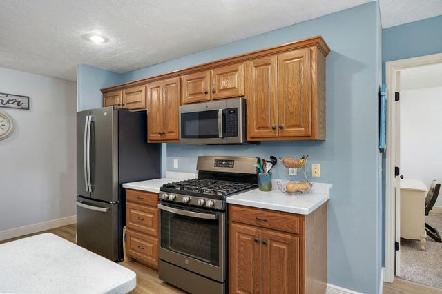 4236 S Shady Lake Avenue, Springfield, MO 65810