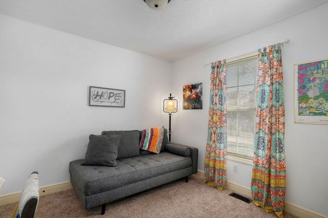 4236 S Shady Lake Avenue, Springfield, MO 65810