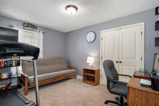 4236 S Shady Lake Avenue, Springfield, MO 65810