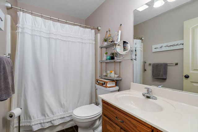 4236 S Shady Lake Avenue, Springfield, MO 65810