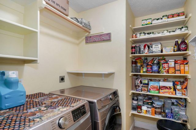 4236 S Shady Lake Avenue, Springfield, MO 65810