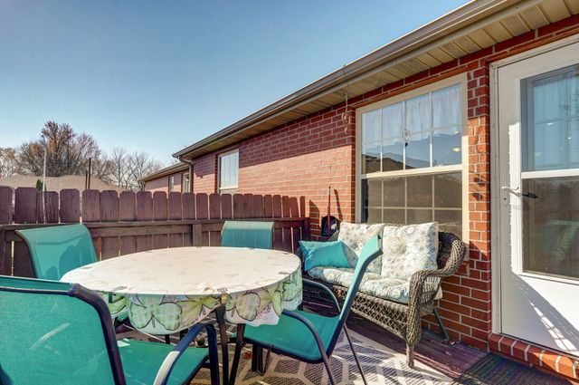 4236 S Shady Lake Avenue, Springfield, MO 65810