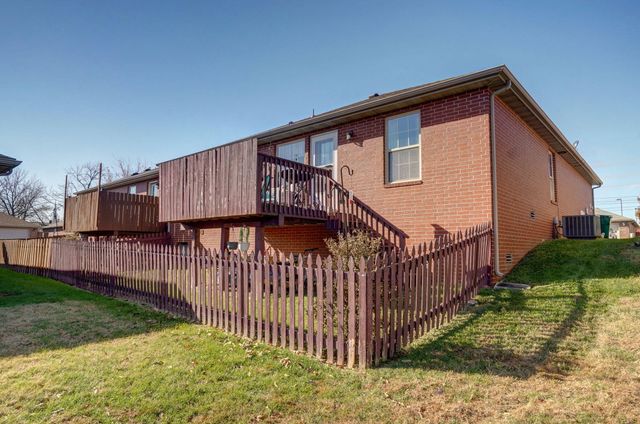 4236 S Shady Lake Avenue, Springfield, MO 65810