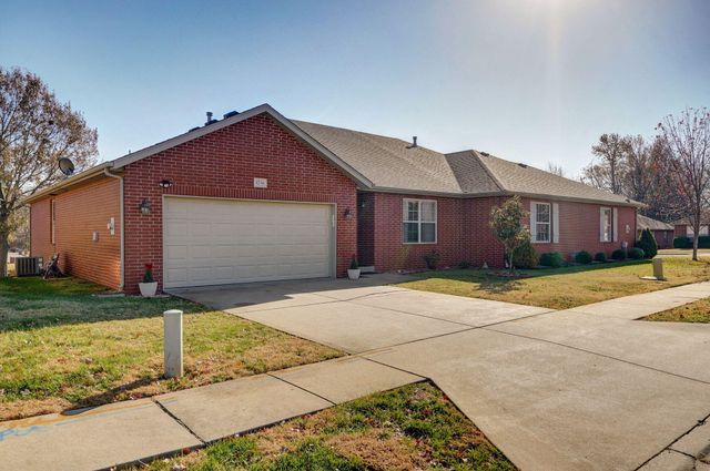 4236 S Shady Lake Avenue, Springfield, MO 65810