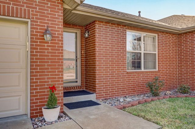 4236 S Shady Lake Avenue, Springfield, MO 65810