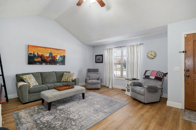 4236 S Shady Lake Avenue, Springfield, MO 65810