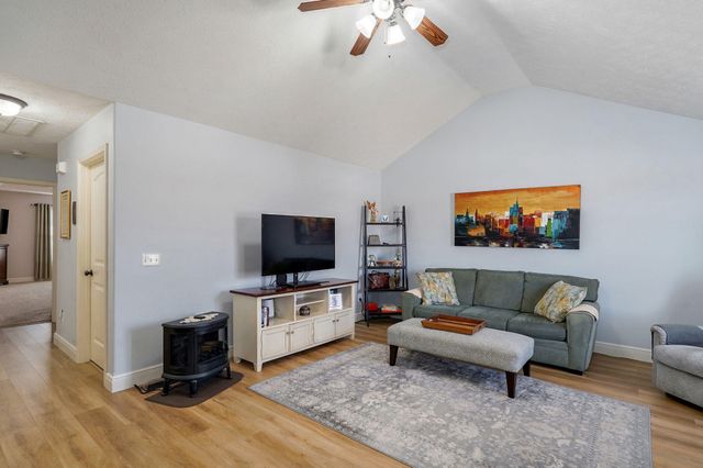 4236 S Shady Lake Avenue, Springfield, MO 65810