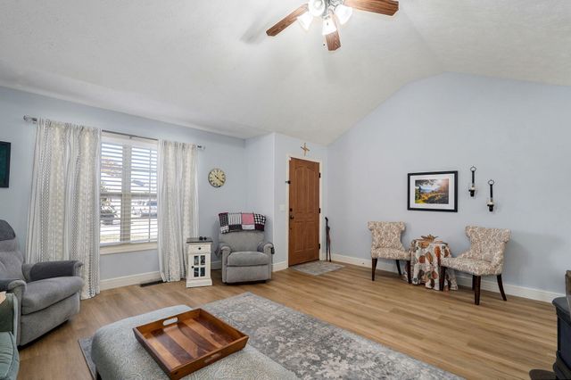 4236 S Shady Lake Avenue, Springfield, MO 65810