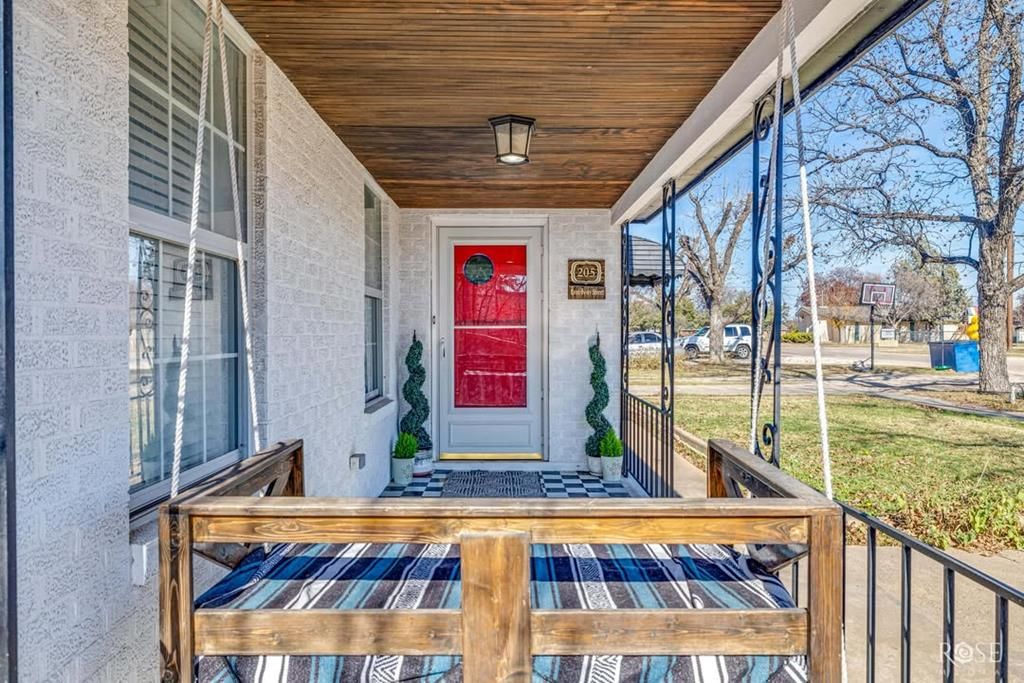 Image 1 of property listing at 205 Broadway St, Miles, TX 76861