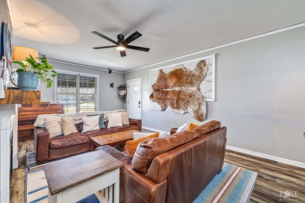 Image 11 of property listing at 205 Broadway St, Miles, TX 76861