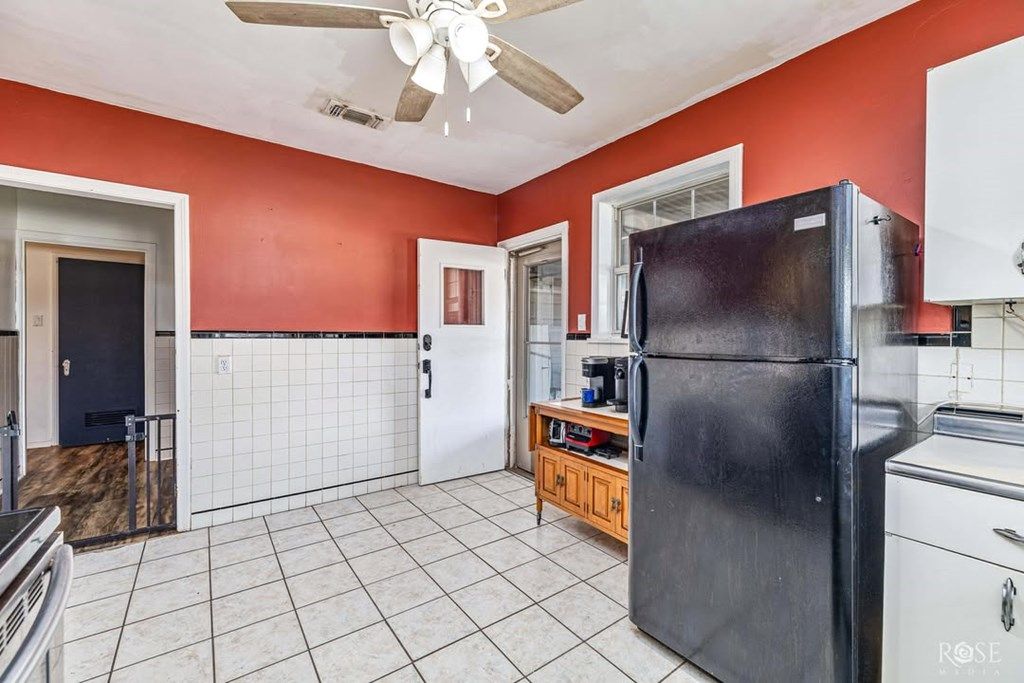 Image 13 of property listing at 205 Broadway St, Miles, TX 76861