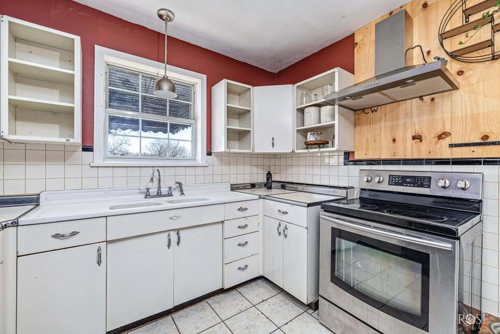 Image 14 of property listing at 205 Broadway St, Miles, TX 76861