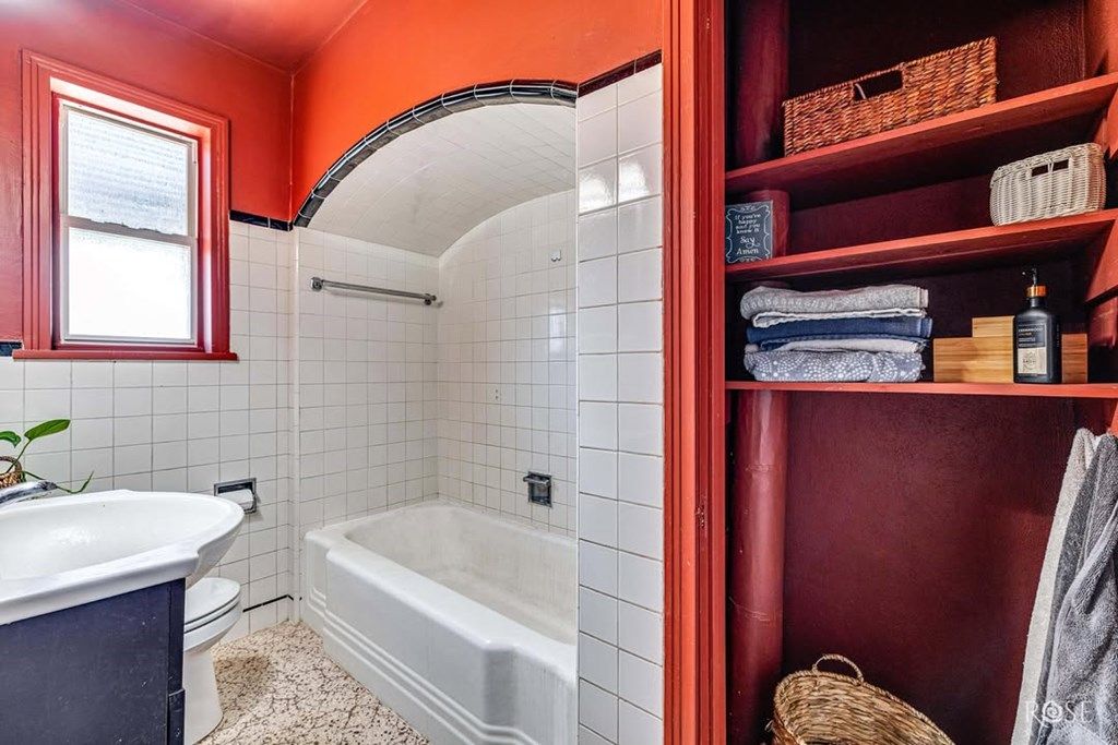 Image 15 of property listing at 205 Broadway St, Miles, TX 76861