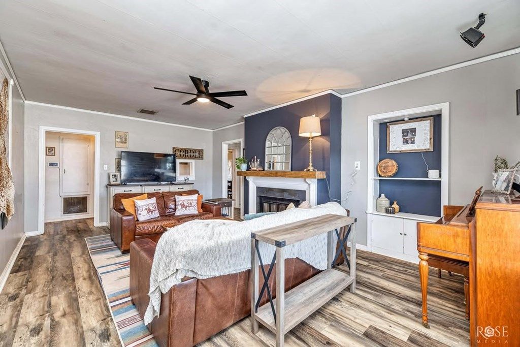 Image 8 of property listing at 205 Broadway St, Miles, TX 76861