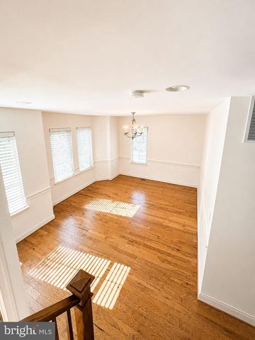 22806 BREEZY HOLLOW DR, Brambleton, VA 20148