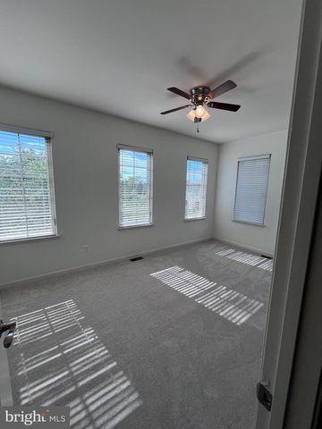 22806 BREEZY HOLLOW DR, Brambleton, VA 20148