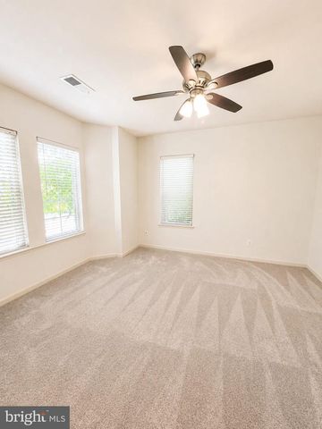 22806 BREEZY HOLLOW DR, Brambleton, VA 20148