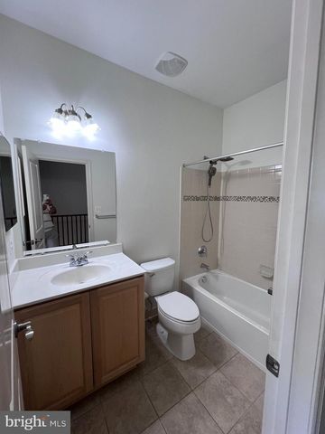 22806 BREEZY HOLLOW DR, Brambleton, VA 20148