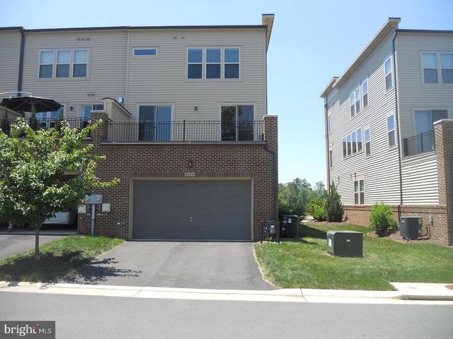 22806 BREEZY HOLLOW DR, Brambleton, VA 20148