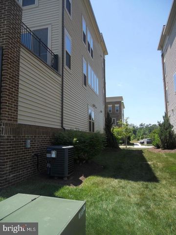 22806 BREEZY HOLLOW DR, Brambleton, VA 20148