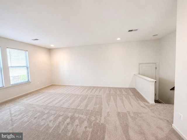 22806 BREEZY HOLLOW DR, Brambleton, VA 20148