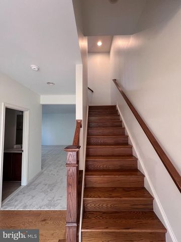22806 BREEZY HOLLOW DR, Brambleton, VA 20148